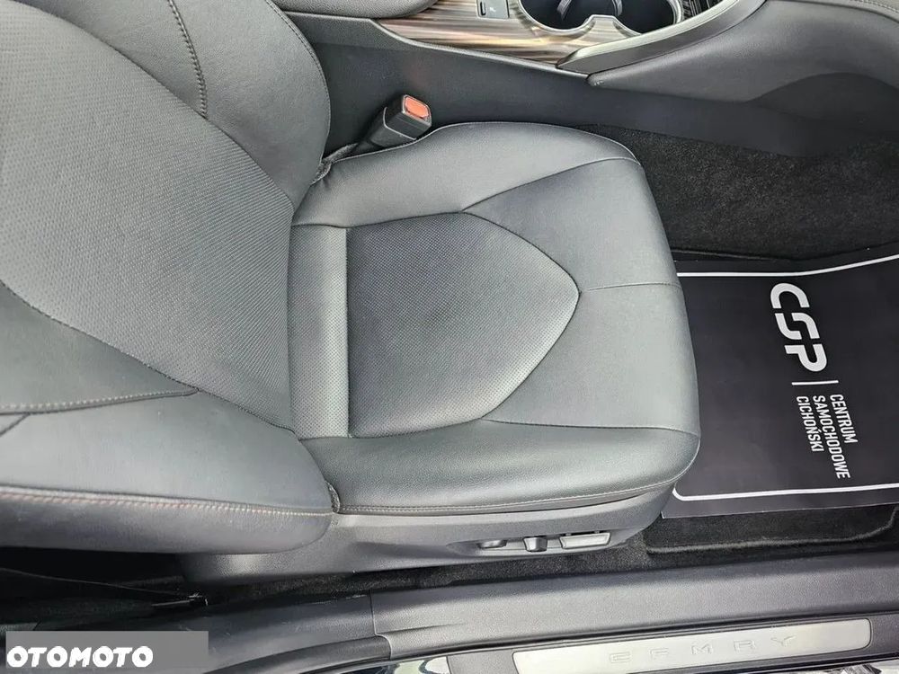 Toyota Camry 2.5 Hybrid Prestige CVT - 21