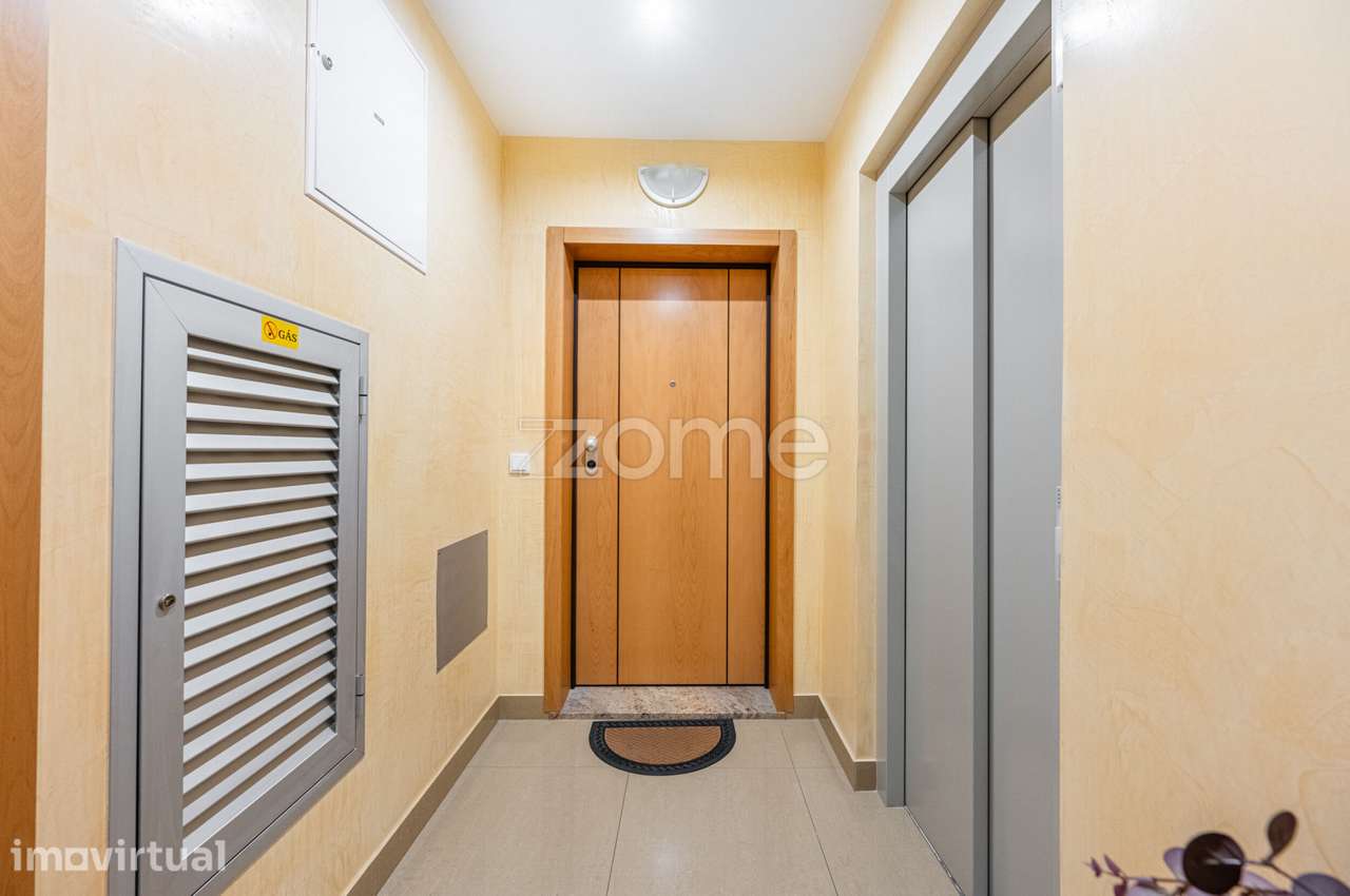 T4 Duplex com Garagem Fechada para 2 Carros, em Meadela - Grande imagem: 4/31