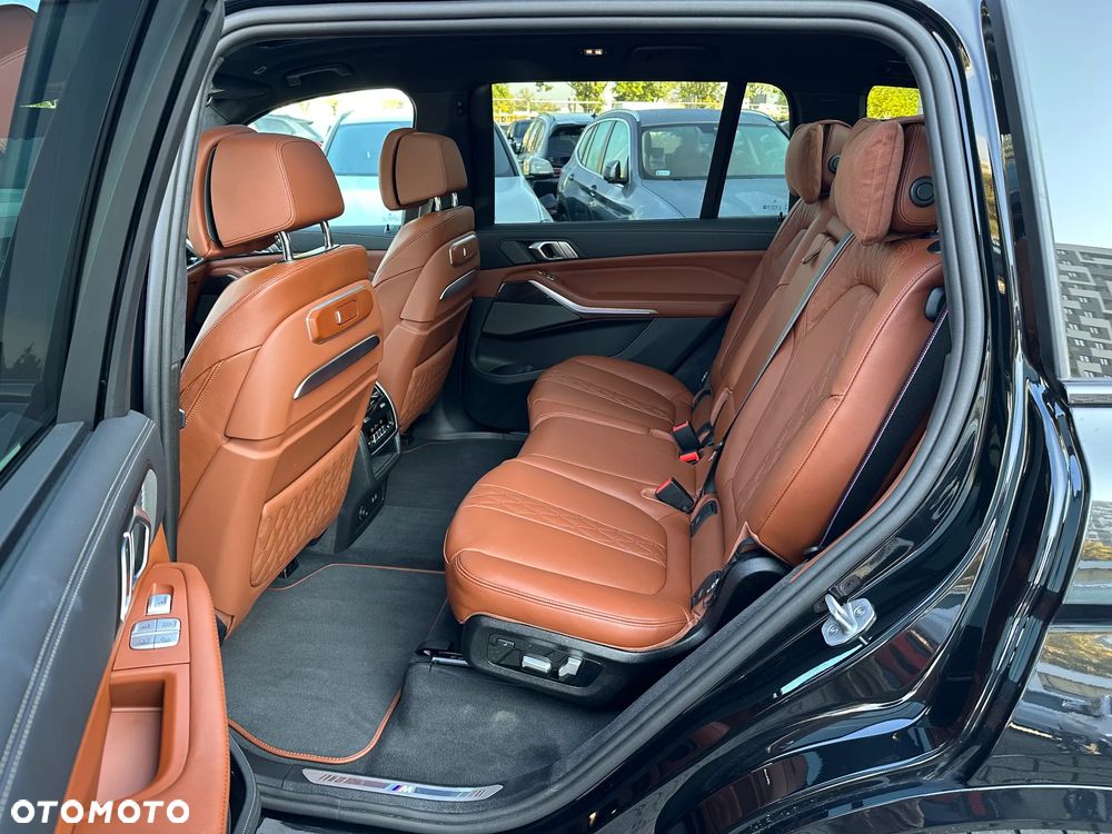 BMW X7 - 7