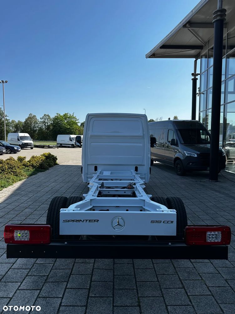 Mercedes-Benz Sprinter - 8