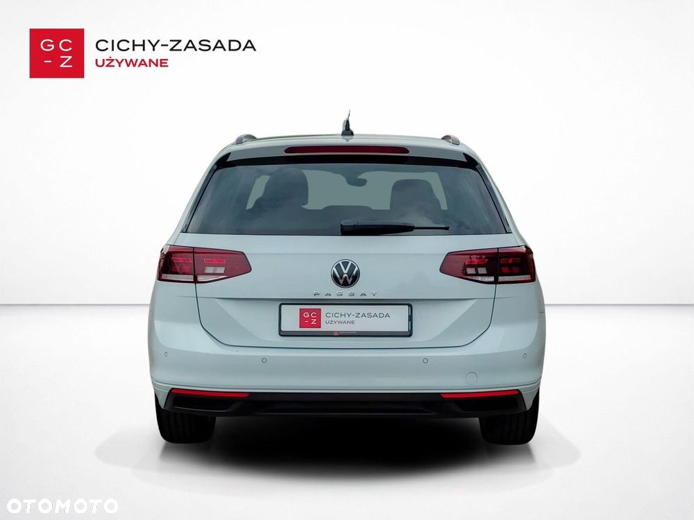 Volkswagen Passat - 4
