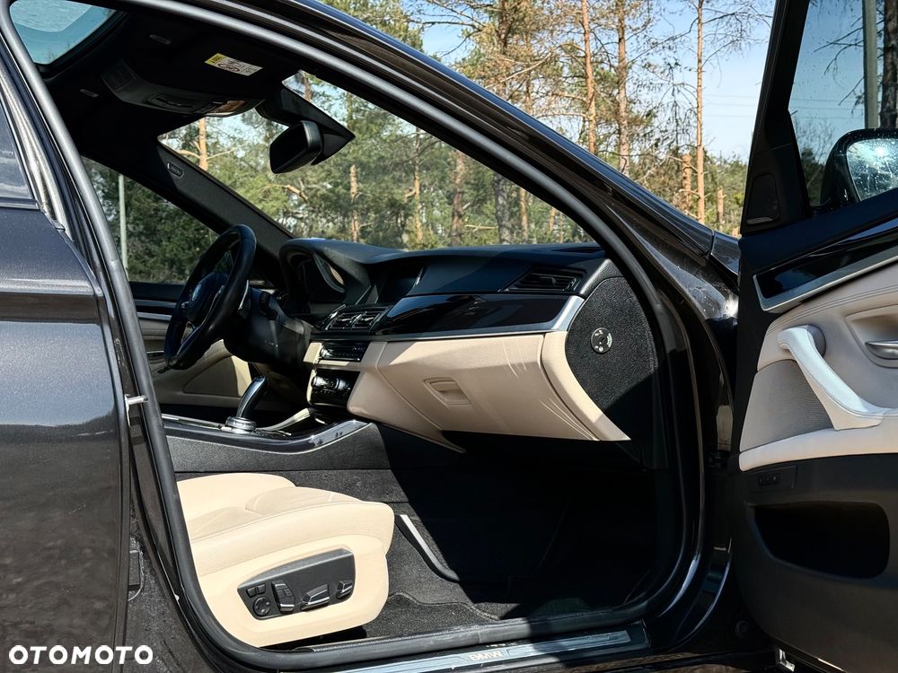 BMW Seria 5 530d xDrive Sport-Aut Luxury Line - 21