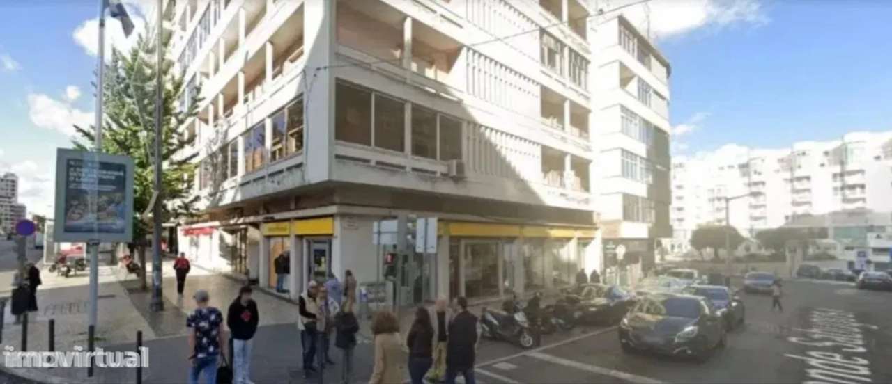Excelente apartamento de 3 assoalhadas entre a Av de Roma e Av EUA - Grande imagem: 4/15
