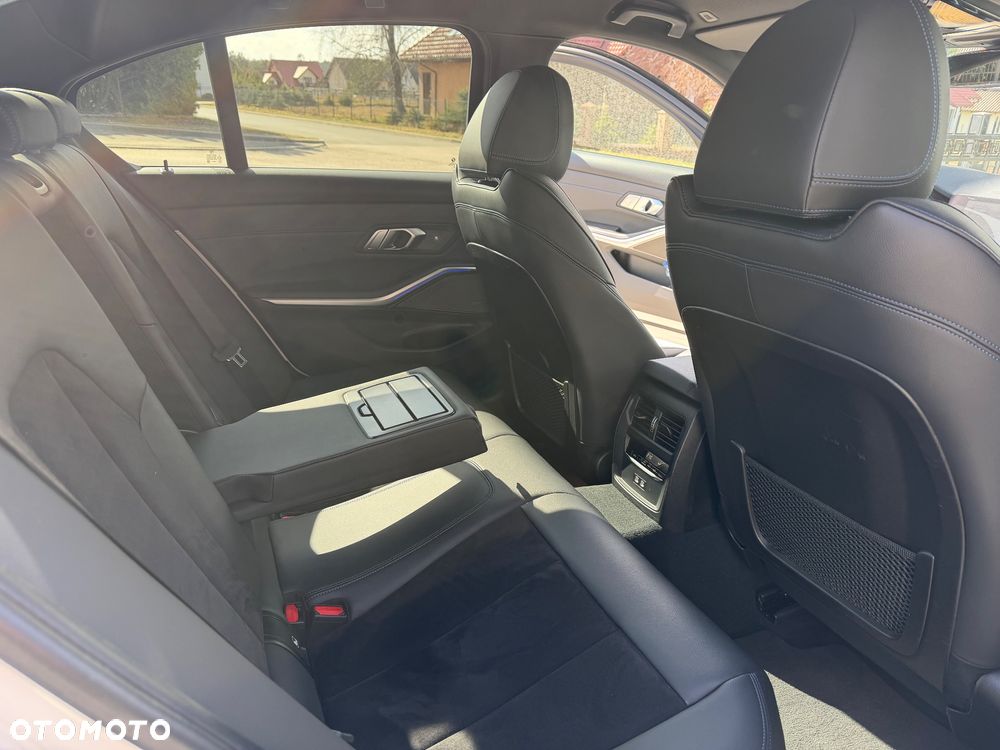 BMW Seria 3 320d Edition M Sport Shadow - 15