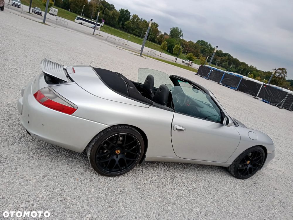 Porsche 911 Carrera 4 Cabrio - 1