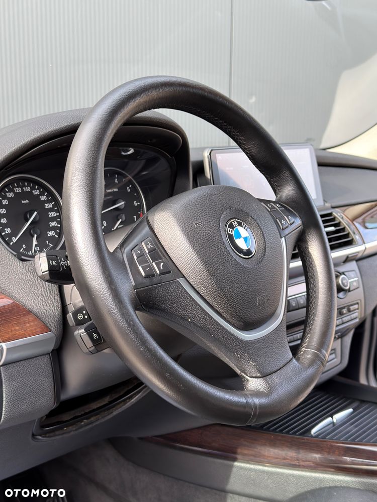 BMW X5 xDrive48i - 24