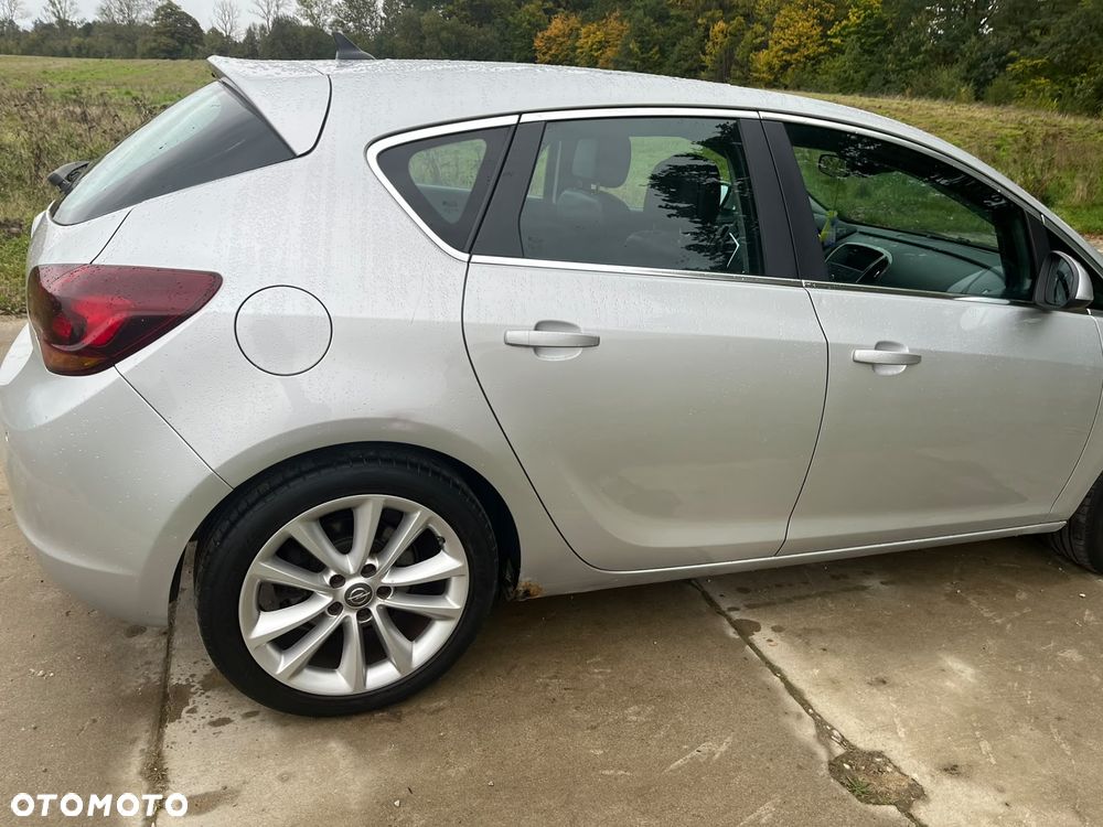 Opel Astra 2010 photo 3