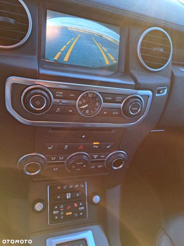 Land Rover Discovery SD V6 HSE - 31