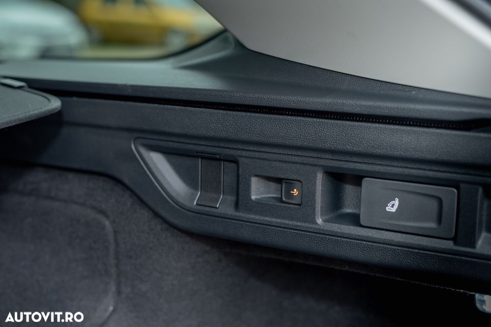 Volkswagen Passat Variant 2.0 TDI SCR DSG Elegance - 22