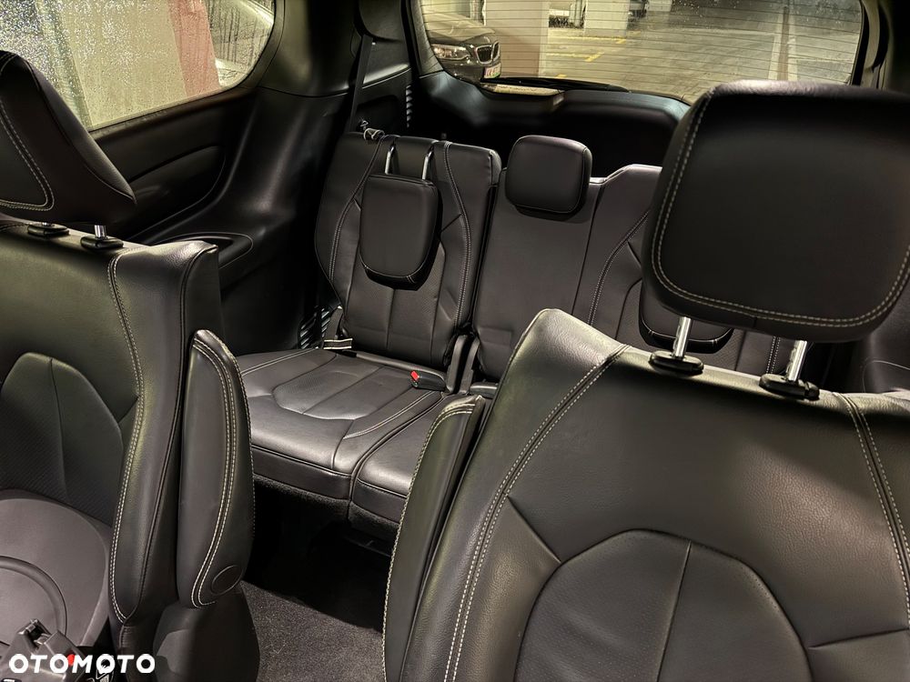 Chrysler Pacifica - 5