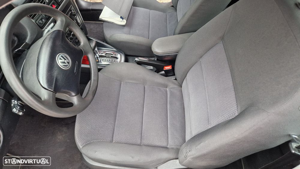 VW Jetta 1.9 TDi Confortine DSG - 17