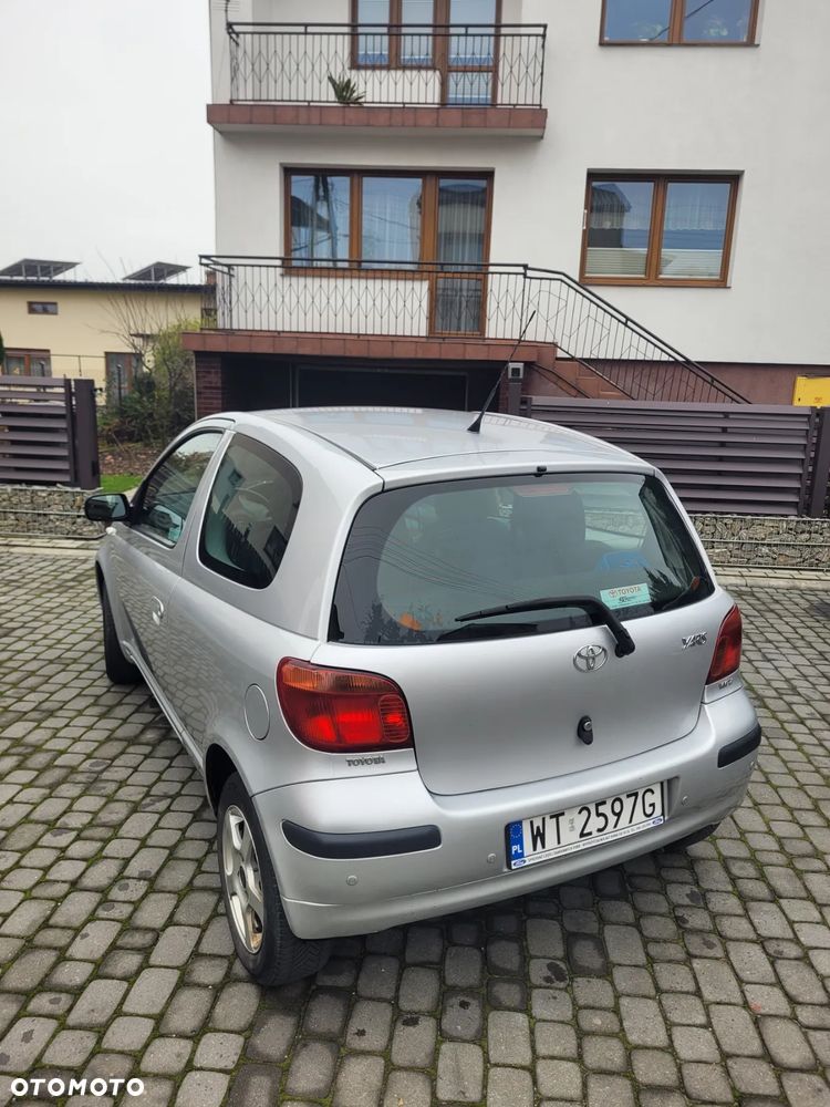 Toyota Yaris 1.0 Base - 4