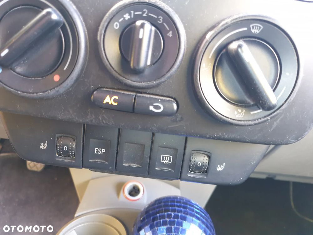 Volkswagen New Beetle - 22