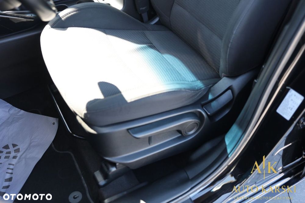 Kia Carens - 31