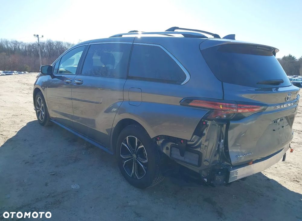Toyota Sienna - 5