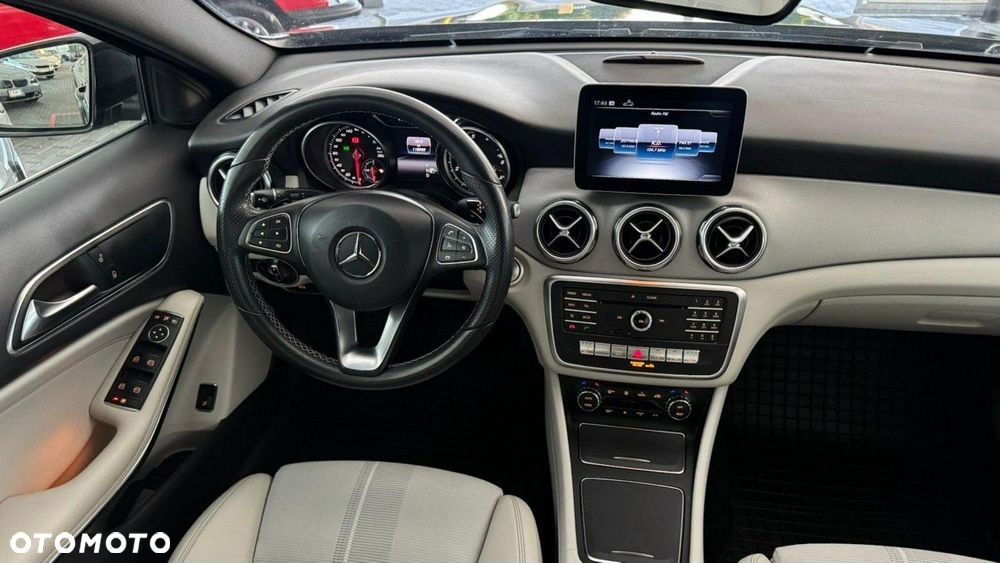 Mercedes-Benz GLA - 36