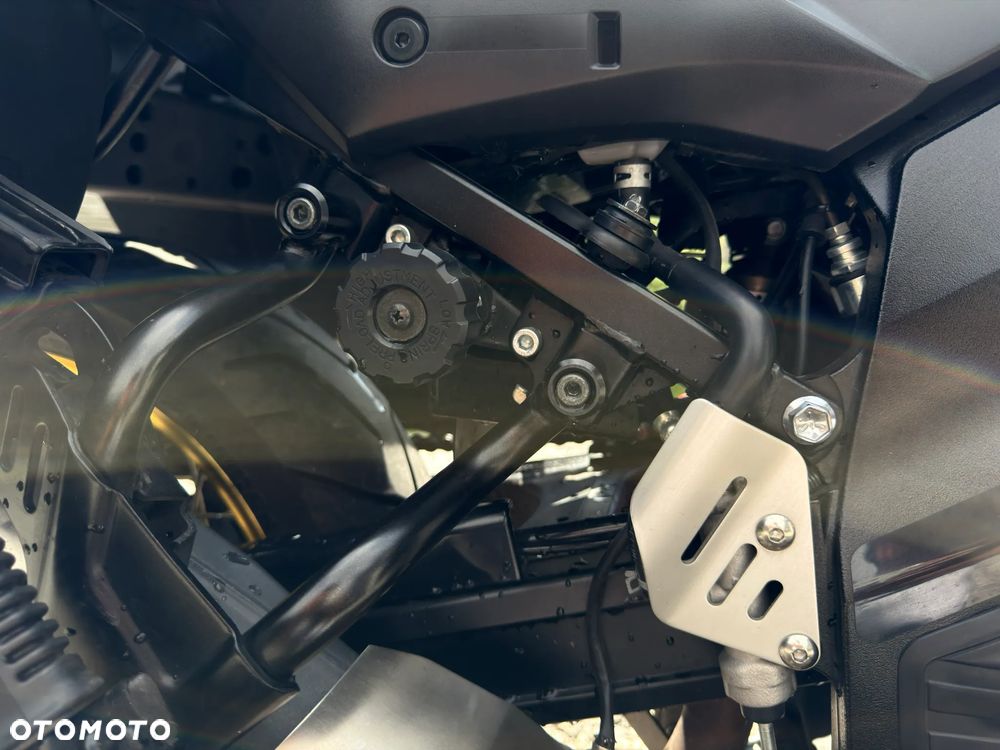 Suzuki V-STROM - 20