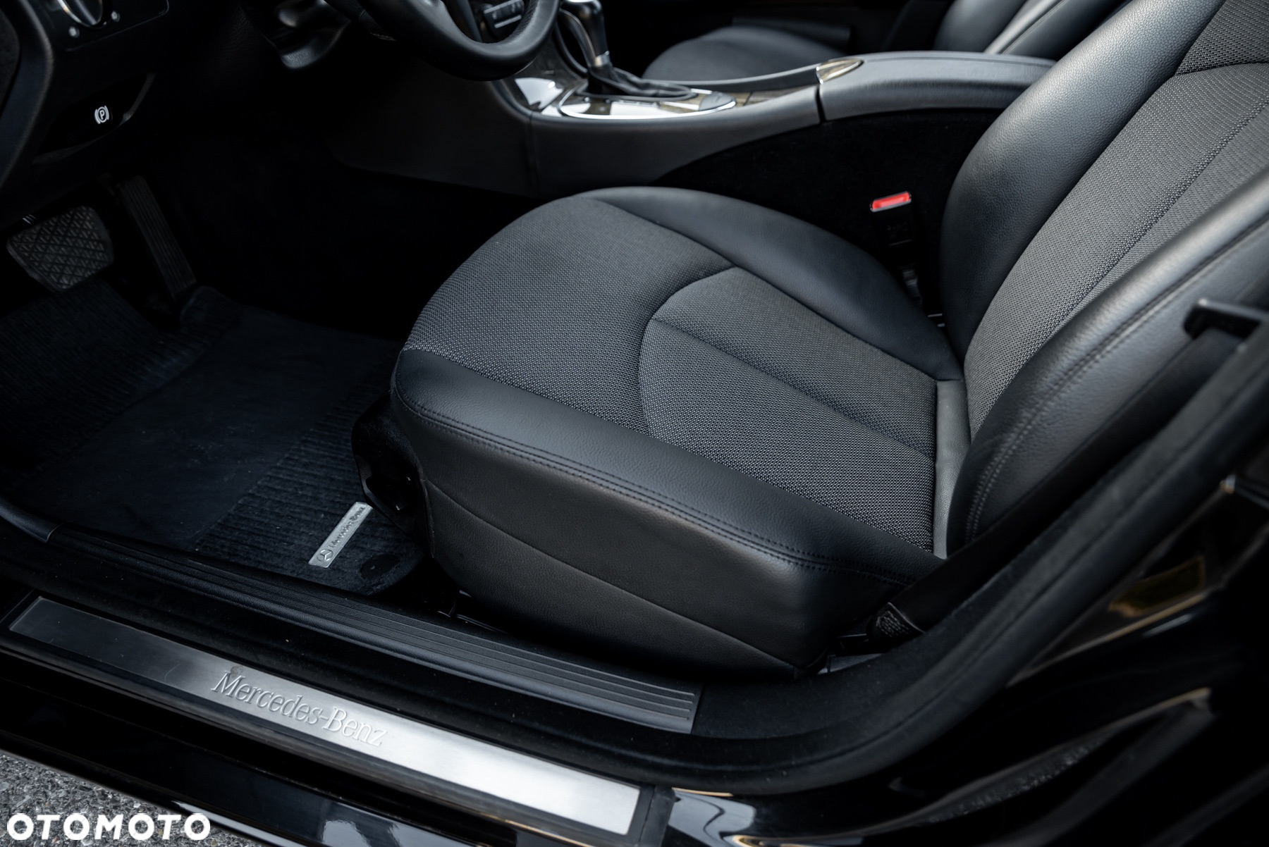 Mercedes-Benz Klasa E 200 BlueEFFICIENCY 7G-TRONIC Avantgarde - 21