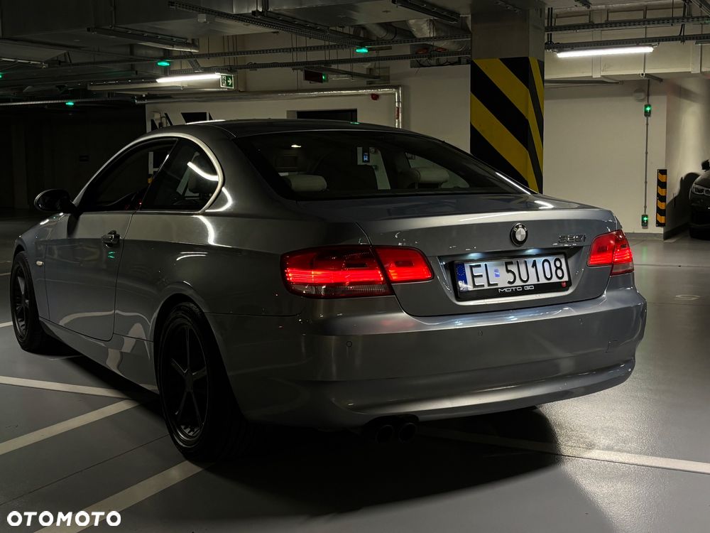BMW Seria 3 325i M Sport Edition - 6