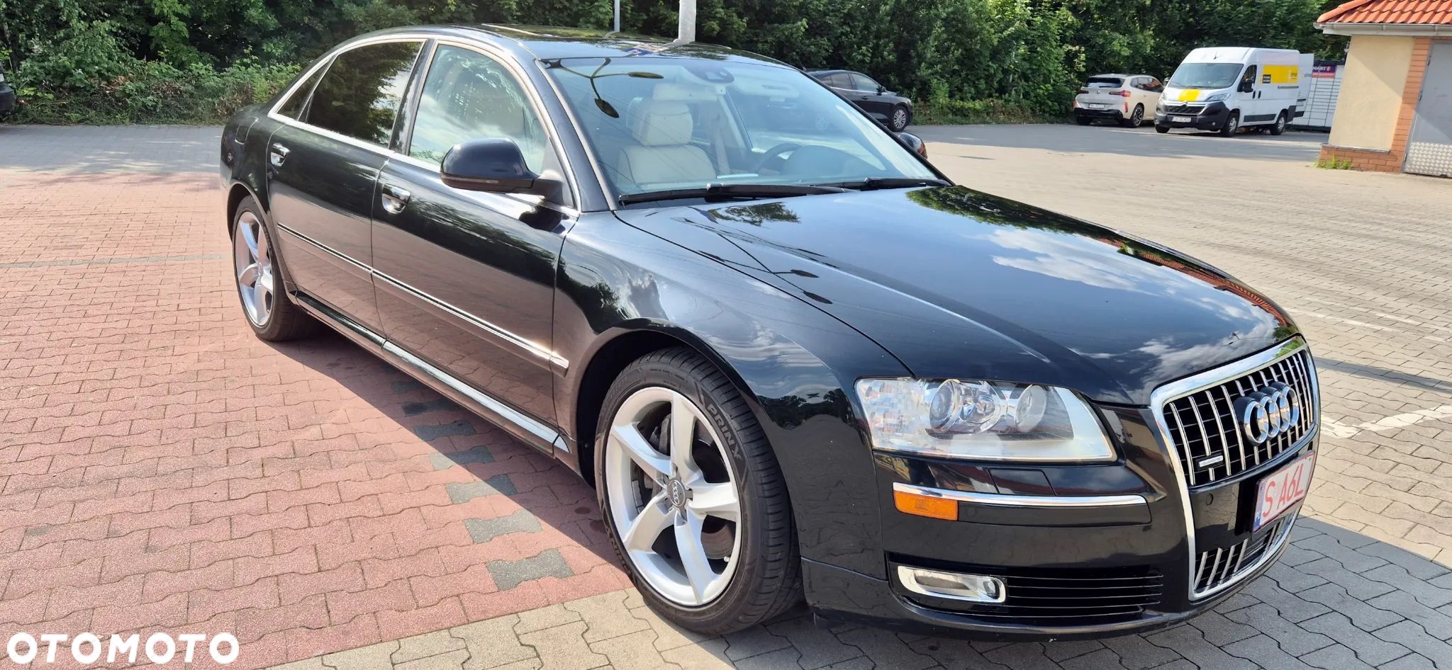 Audi A8 4.2 FSI Quattro - 1