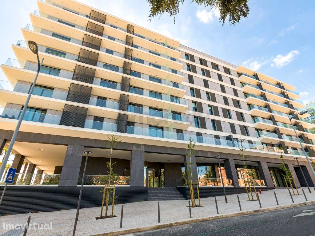 T2 Novo Com Piscina E Lugar de Garagem - Grande imagem: 2/25