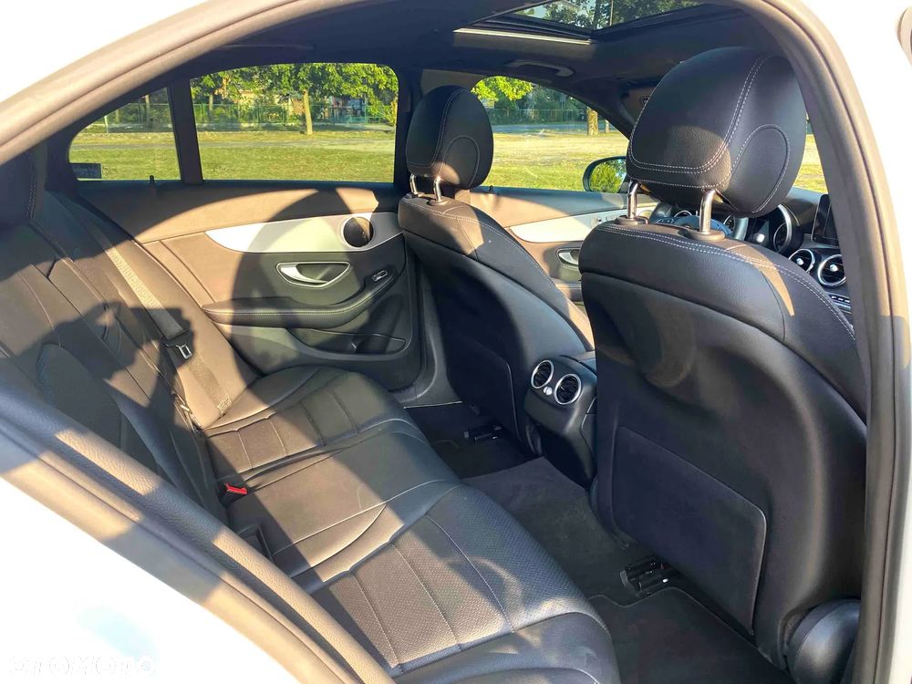 Mercedes-Benz Klasa C 300 9G-TRONIC Exclusive - 24