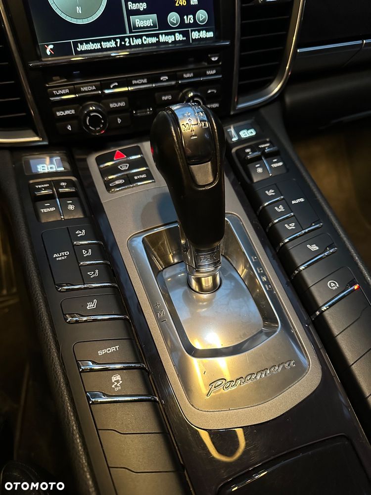 Porsche Panamera PDK - 19