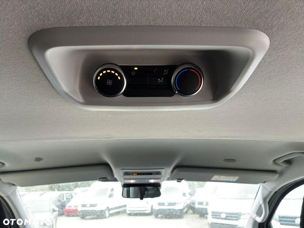 Volkswagen Transporter Kombi L2H1 M1 - 38