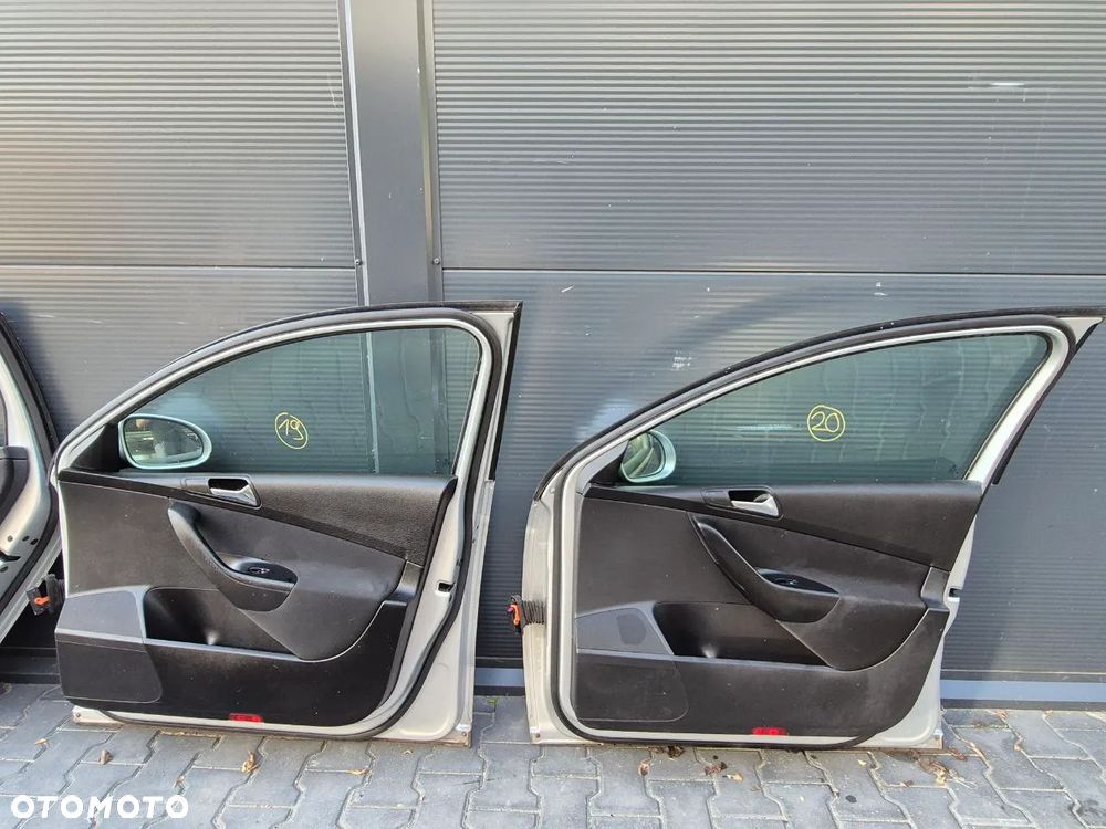 VW PASSAT B6 DRZWI / KLAPA BAGAŻNIKA / BŁOTNIK / MASKA / DESKA ROZDZIELCZA BIAŁE / CZARNE - 39