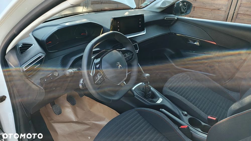 Peugeot 208 - 9