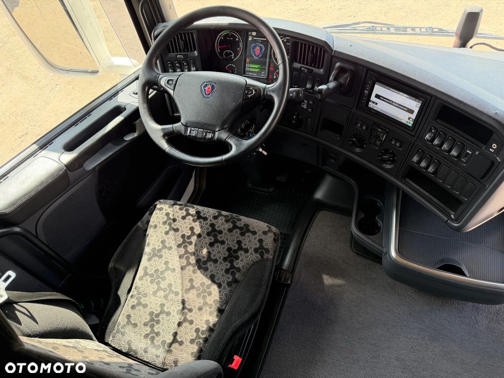 Scania R450 RETARDER / LED / KLIMA POSTOJOWA / MIKROFALA / ALUFELGI / ZBIORNIKI 1200 L / FULL SPOJLERY / NAWIGACJA / ŚLICZNA SCANIA / OD NOWOŚCI SPALANIE TYLKO 27 L / 11.2016 ROK !! - 40