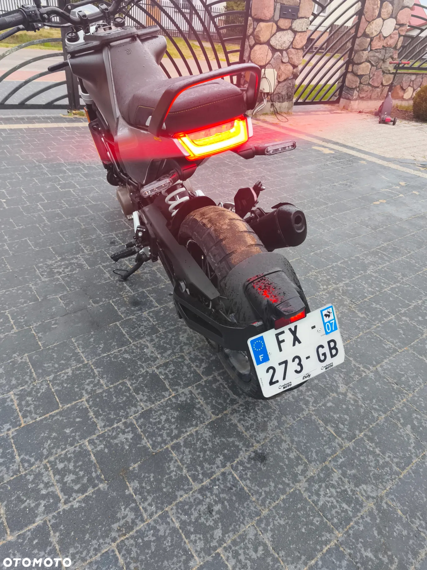Husqvarna Svartpilen - 11