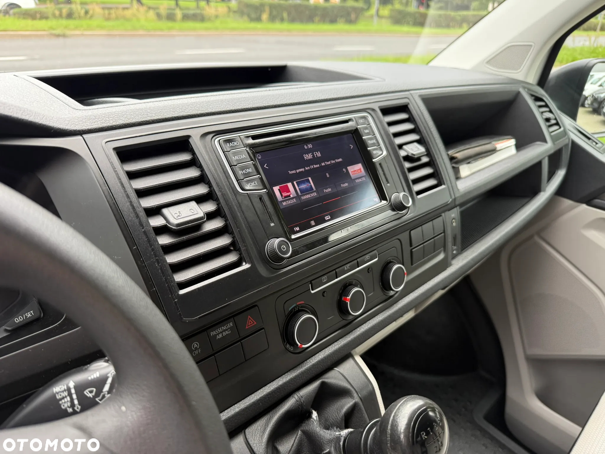 Volkswagen TRANSPORTER 2,0 TDI 102KM L2 DŁUGI NAWIGACJA / KLIMATYZACJA - 23
