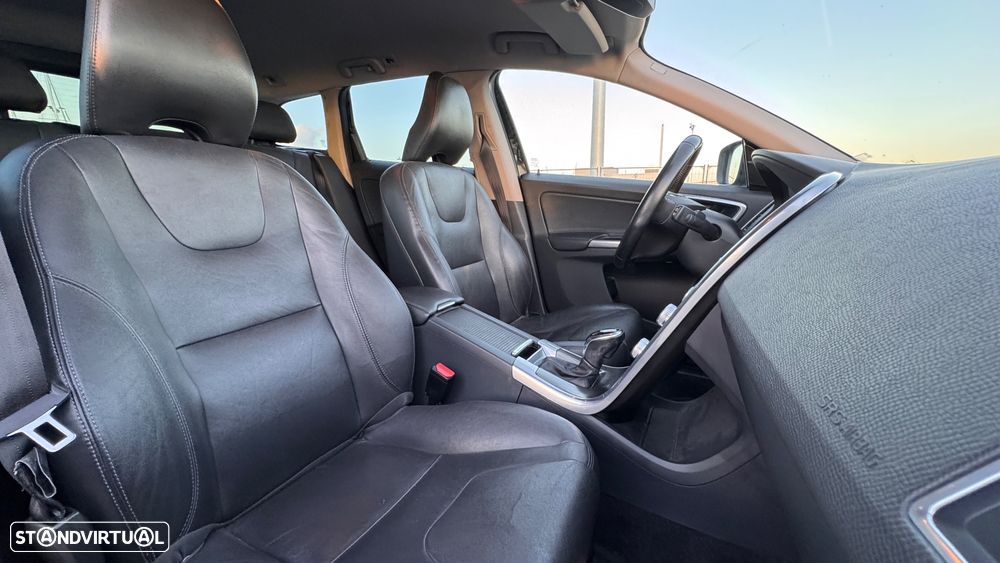 Volvo XC 60 2.0 D3 Summum Geartronic - 25