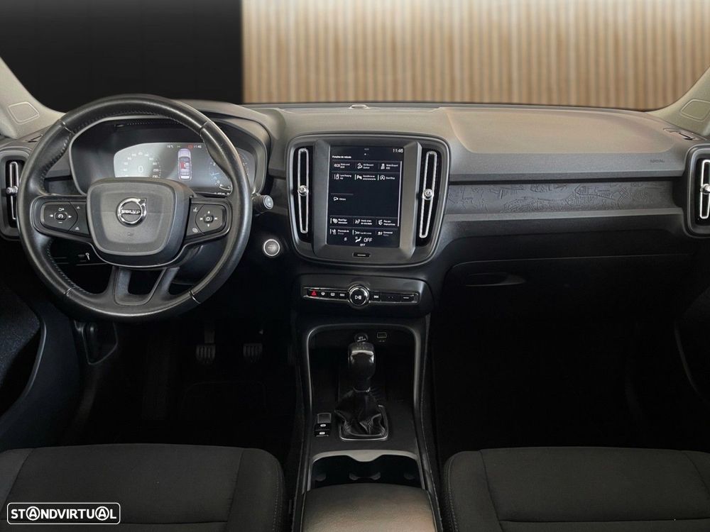 Volvo XC 40 1.5 T3 Momentum Tech Edition - 2