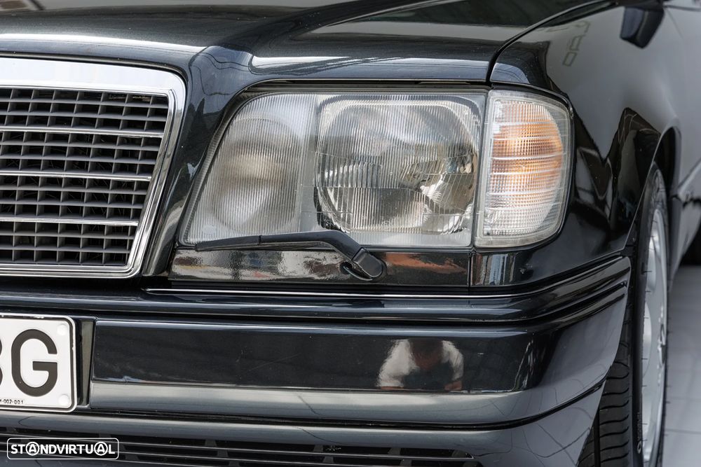 Mercedes-Benz W124 (1984-1997) 300 CE 24 Cabriolet - 23