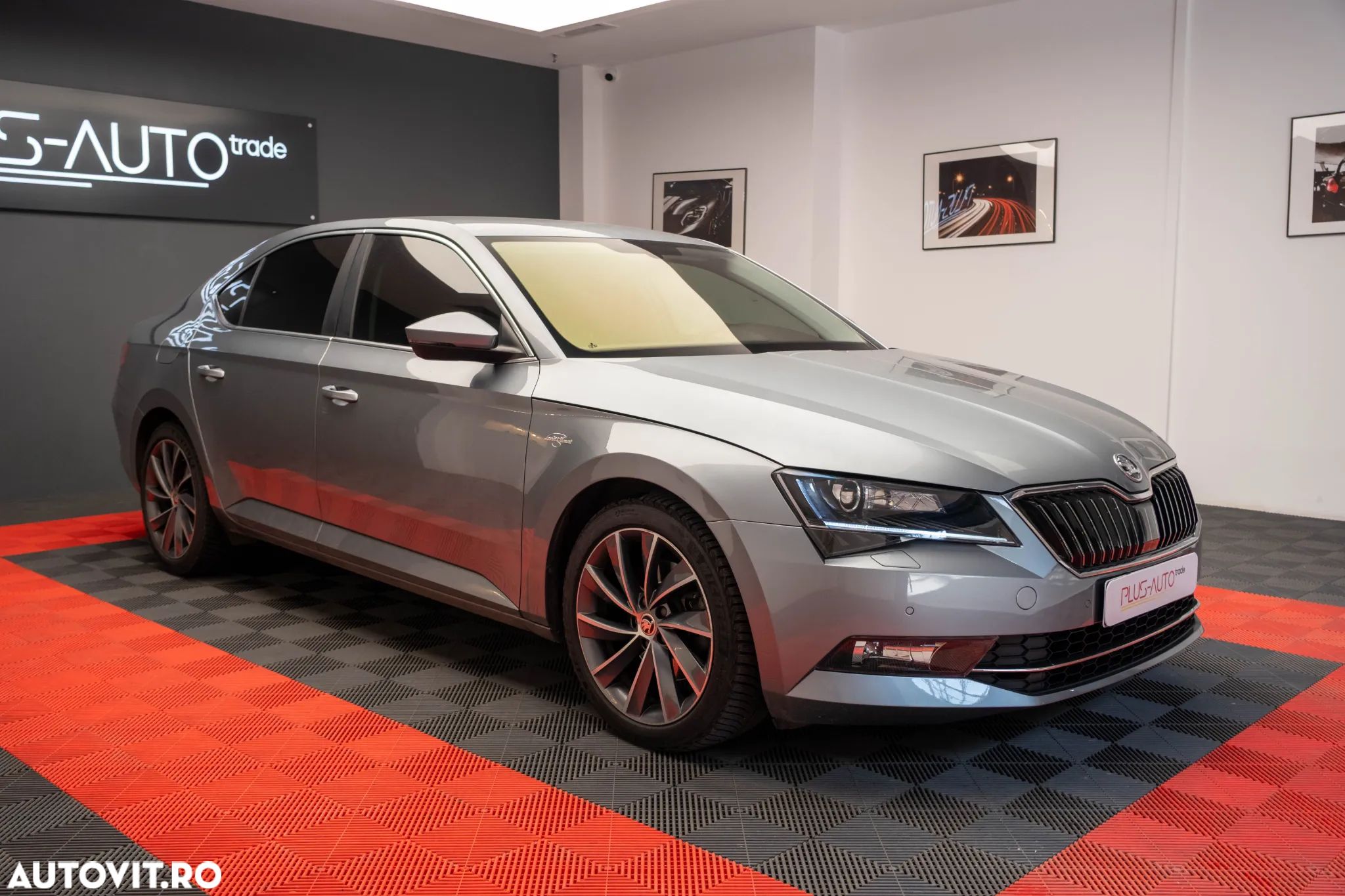 Skoda Superb 2.0 TDI DSG 4X4 Laurin & Klement - 1