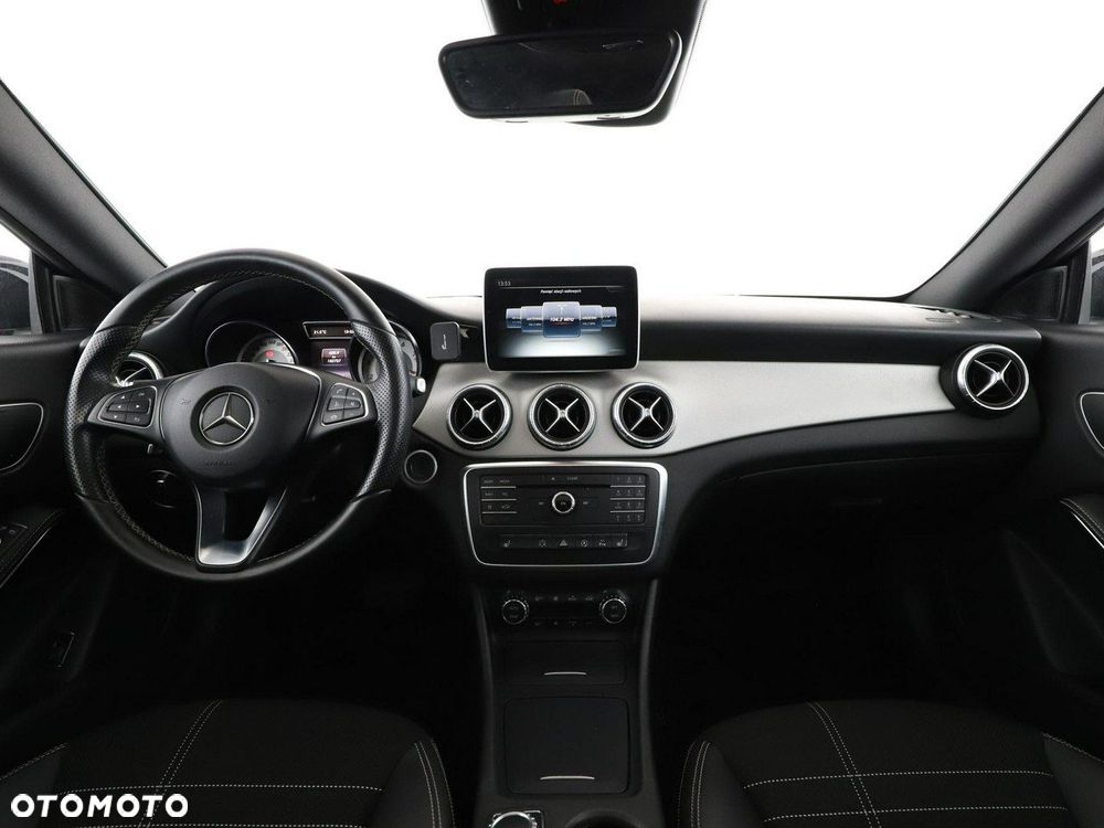 Mercedes-Benz CLA 200 7G-DCT Urban - 16