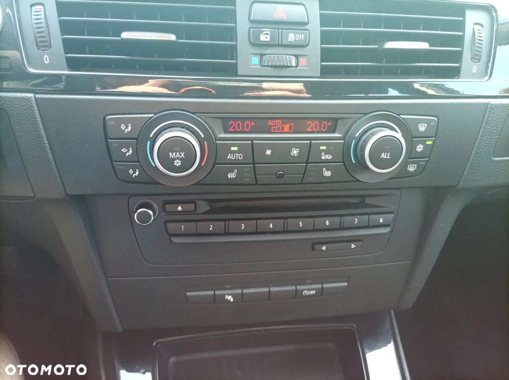 BMW Seria 3 320d DPF Blue Performance Edition Sport - 27