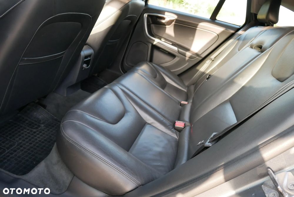 Volvo V60 D4 Geartronic Momentum - 11
