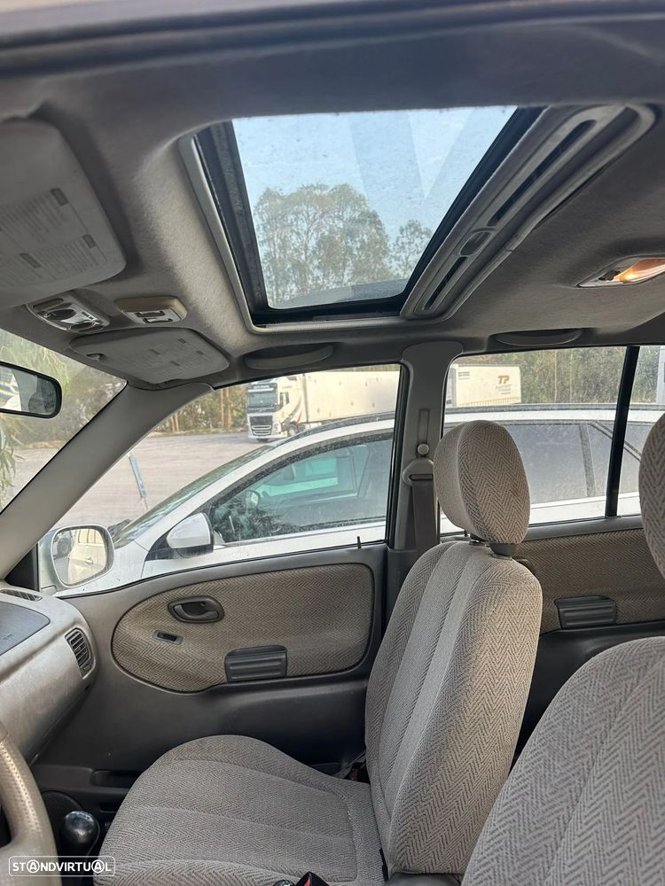 Suzuki Grand Vitara Metal Top 2.0 TDi - 9