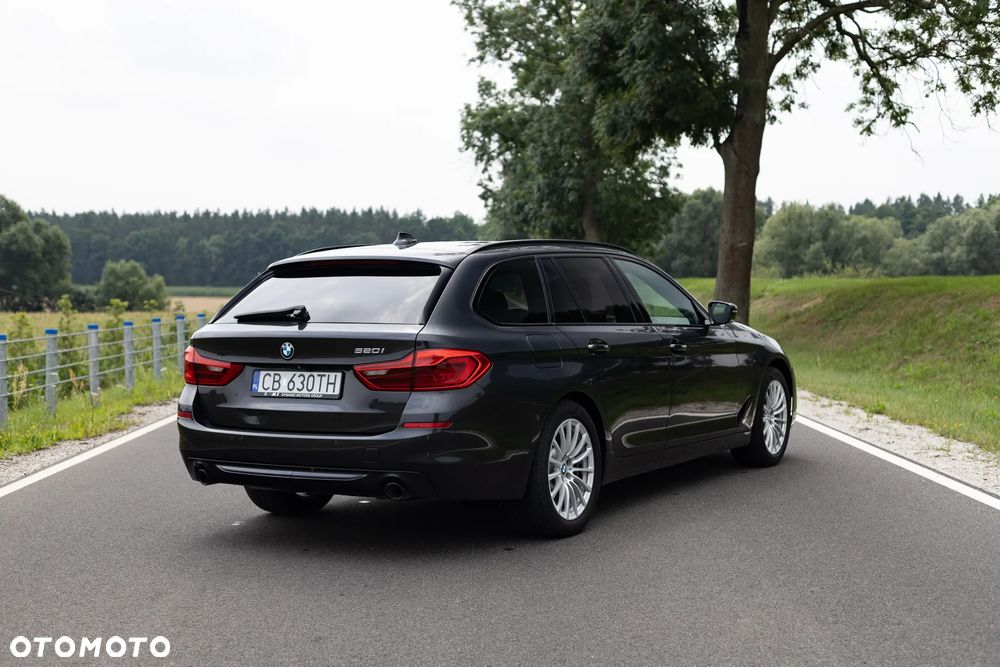 BMW Seria 5 520i Sport Line sport - 10