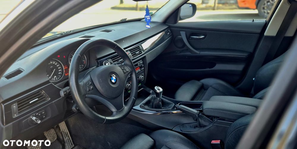 BMW Seria 3 325i Edition Sport - 13