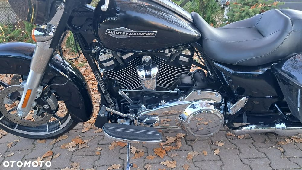 Harley-Davidson Touring Street Glide - 14