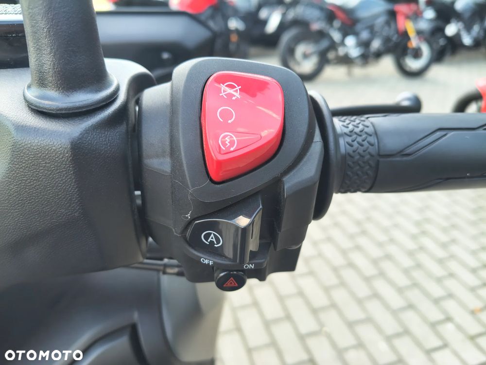Yamaha X-max - 8