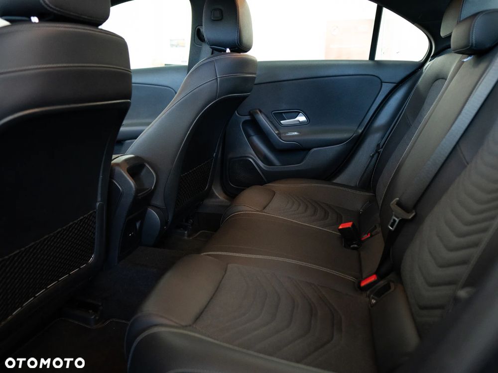 Mercedes-Benz Klasa A 180 Style 7G-DCT - 35