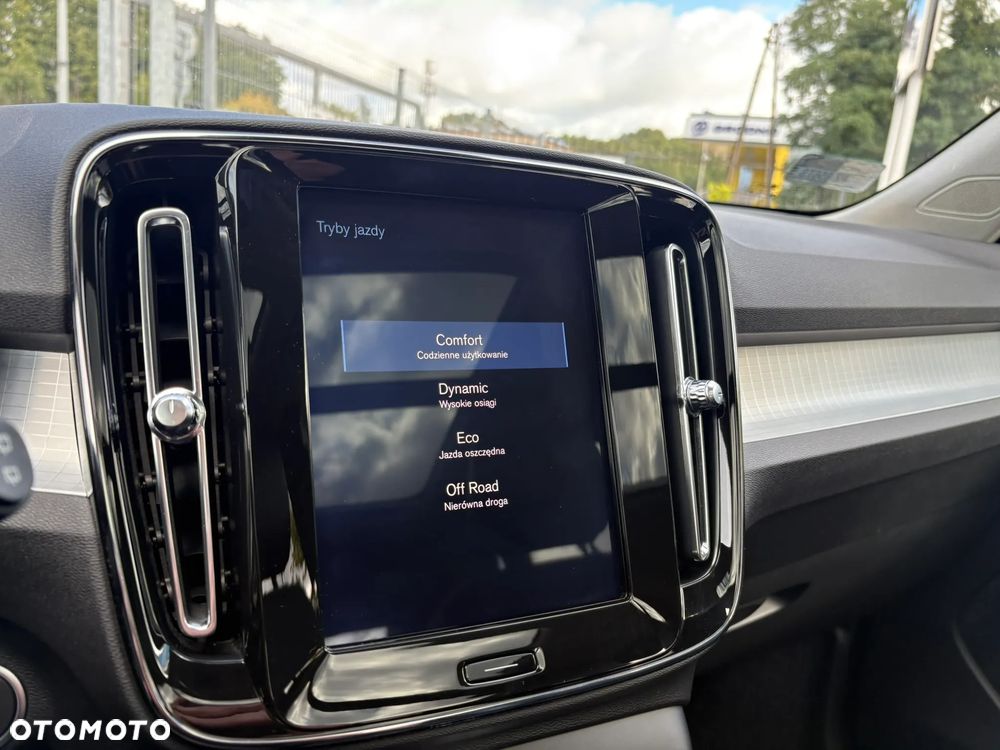 Volvo XC 40 T5 AWD Momentum Pro - 23
