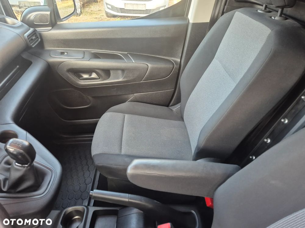 Opel Combo 1.5 CDTI Essentia S&S - 16