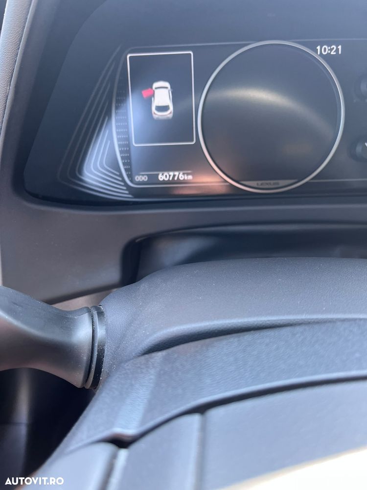 Lexus UX 250h FWD Executive - 11