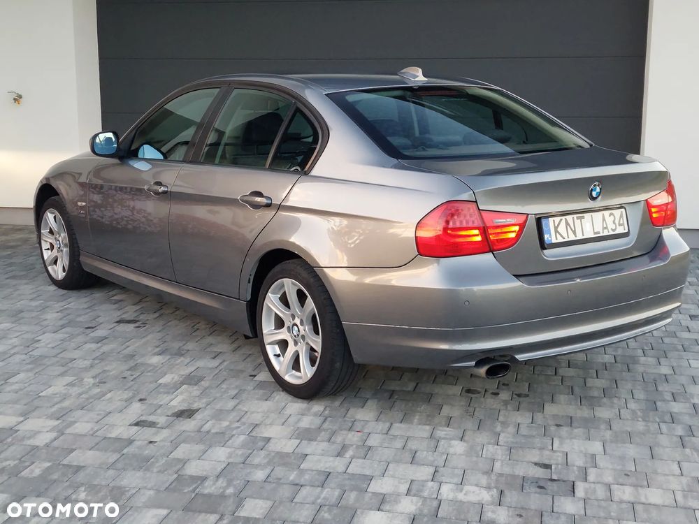 BMW Seria 3 320d xDrive DPF - 13